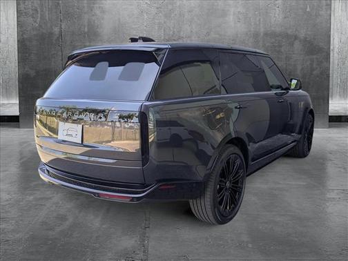 2025 Land Rover Range Rover P400 SE 7 Seat