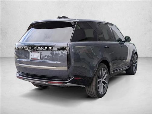 2026 Land Rover Range Rover P550e SE