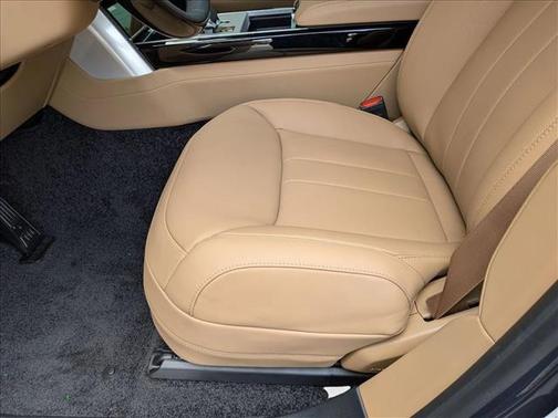 2026 Land Rover Range Rover P550e SE