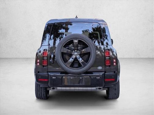 2023 Land Rover Defender 130 X-Dynamic SE