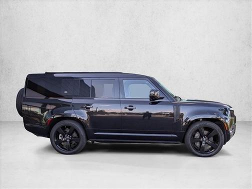 2023 Land Rover Defender 130 X-Dynamic SE