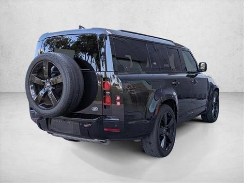 2023 Land Rover Defender 130 X-Dynamic SE