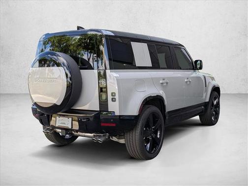 2026 Land Rover Defender P500 X-Dynamic SE