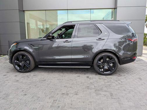 Carpathian Grey Premium Metallic 2026 Land Rover Discovery Gemini Edition