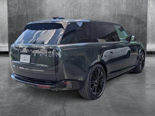 2025 Land Rover Range Rover P530 SE 7 Seat