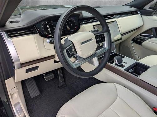 2025 Land Rover Range Rover P530 SE 7 Seat