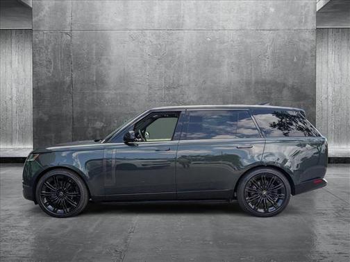 2025 Land Rover Range Rover P530 SE 7 Seat
