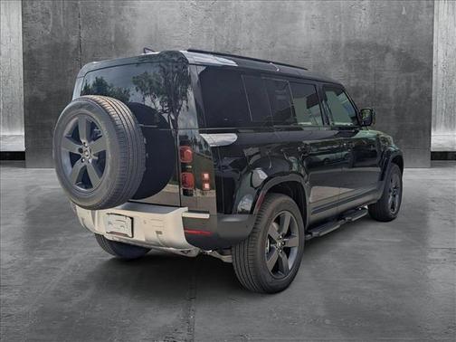 2025 Land Rover Defender 110 P300