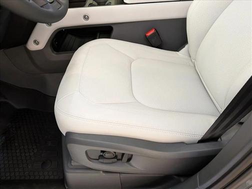 Keswick Green Metallic 2026 Land Rover Defender P400 Trophy Edition Keswick