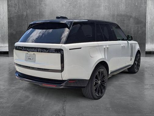 2025 Land Rover Range Rover P400 SE