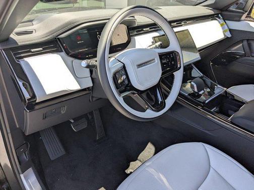 2025 Land Rover Range Rover Sport SE