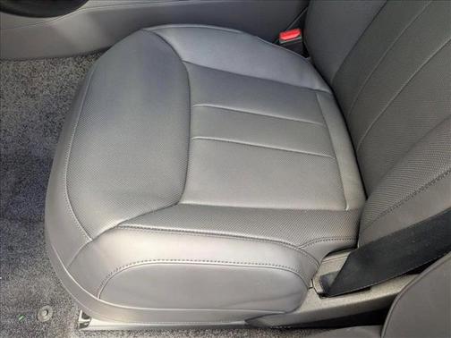 2025 Land Rover Range Rover P400 SE 7 Seat