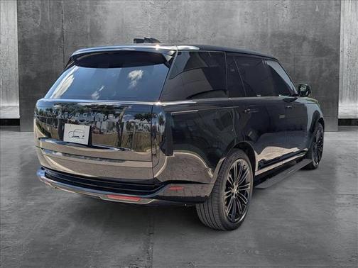 2025 Land Rover Range Rover P400 SE 7 Seat
