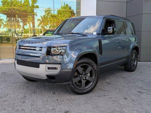 2025 Land Rover Defender 110 P300