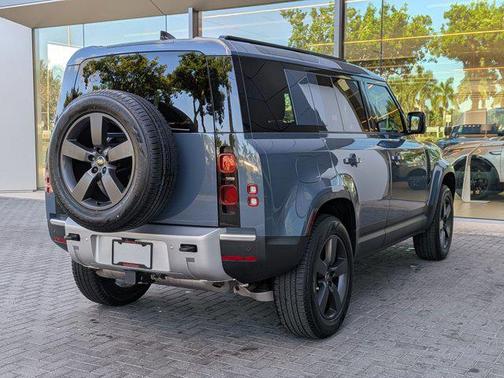 2025 Land Rover Defender 110 P300