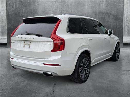 2021 Volvo XC90 T5 Momentum