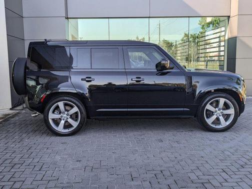 2025 Land Rover Defender 110 P500 X-Dynamic SE