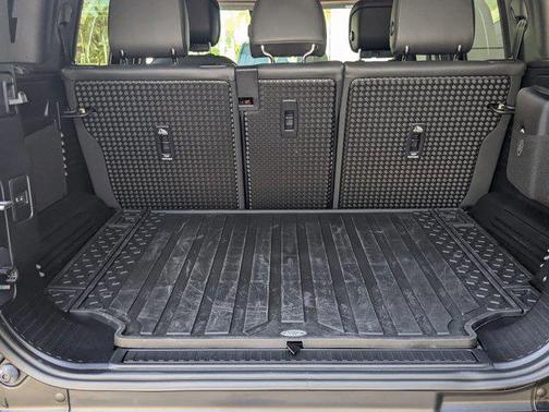 2025 Land Rover Defender 110 P500 X-Dynamic SE