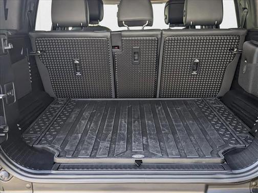 2025 Land Rover Defender 110 P500 X-Dynamic SE