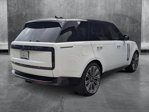 2025 Land Rover Range Rover P400 SE