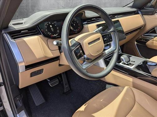 2025 Land Rover Range Rover P530 SE