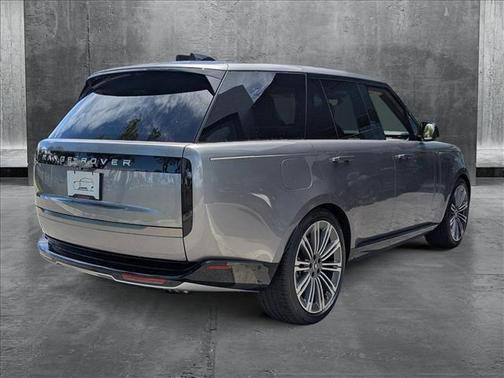 2025 Land Rover Range Rover P530 SE