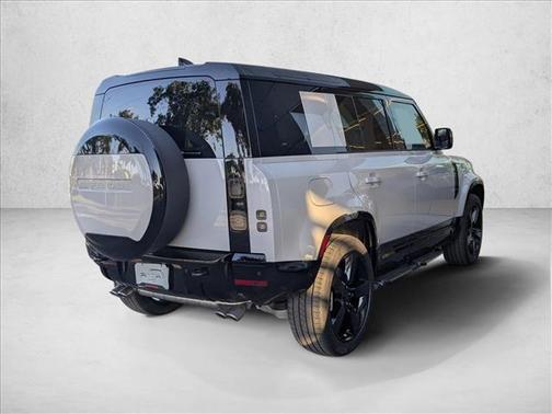 2026 Land Rover Defender P500 X-Dynamic SE