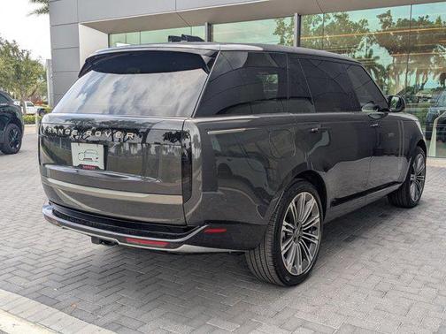 2025 Land Rover Range Rover P400 SE 7 Seat