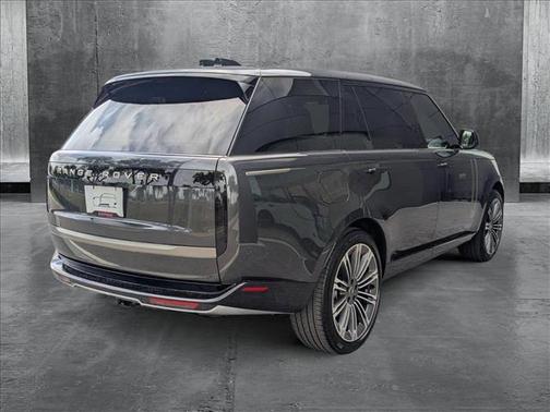 2025 Land Rover Range Rover P400 SE 7 Seat