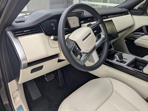 2025 Land Rover Range Rover P400 SE 7 Seat