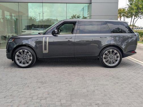 2025 Land Rover Range Rover P400 SE 7 Seat
