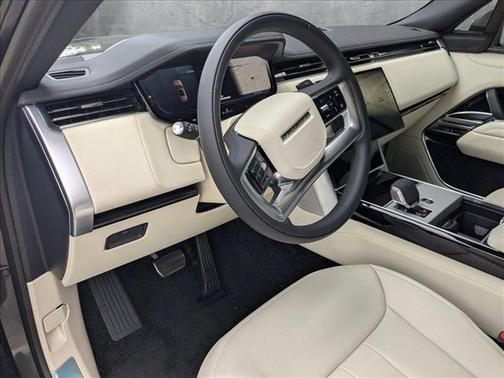 2025 Land Rover Range Rover P400 SE 7 Seat