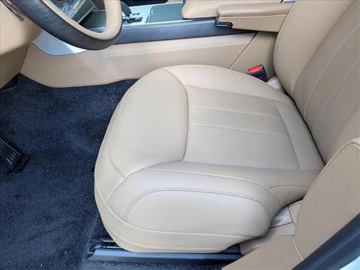 Fuji White 2026 Land Rover Range Rover P530 SE 7 Seat