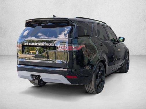 Santorini Black Metallic 2026 Land Rover Discovery Gemini Edition