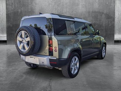 2022 Land Rover Defender 110 SE
