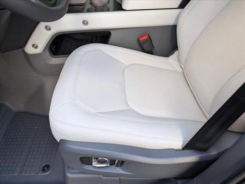 2026 Land Rover Defender P400 X-Dynamic SE