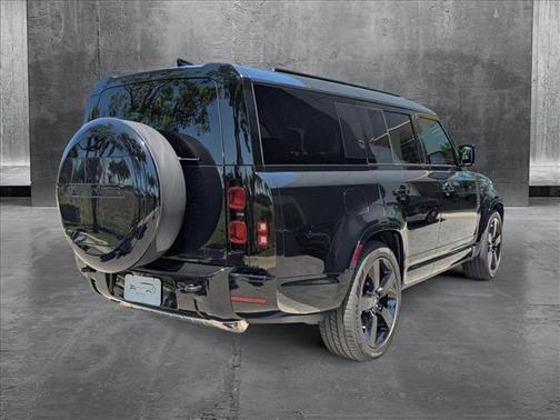 2025 Land Rover Defender 130 P400 X-Dynamic SE