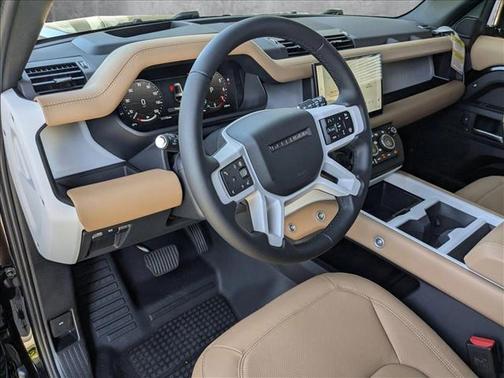 2025 Land Rover Defender 130 P400 X-Dynamic SE