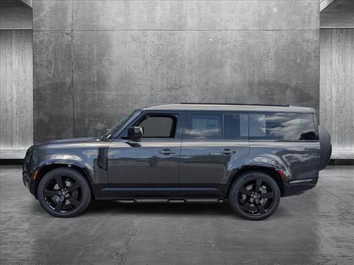 2025 Land Rover Defender 130 P400 X-Dynamic SE