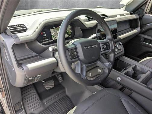 2025 Land Rover Defender 130 P400 X-Dynamic SE