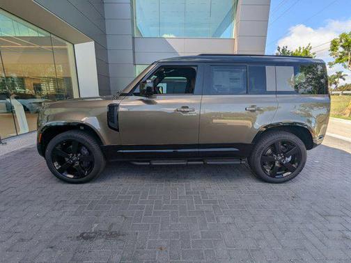 2025 Land Rover Defender 110 P400 X-Dynamic SE