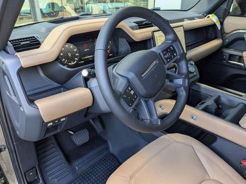 2025 Land Rover Defender 110 P400 X-Dynamic SE