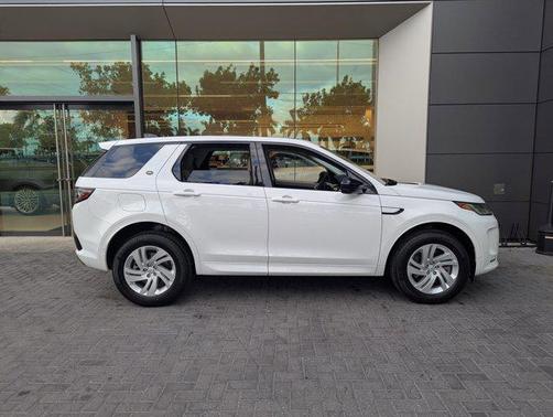 Fuji White 2025 Land Rover Discovery Sport S