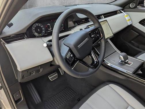 2026 Land Rover Range Rover Evoque Dynamic SE