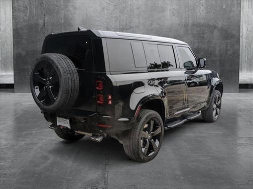 2025 Land Rover Defender 110 P500 X-Dynamic SE