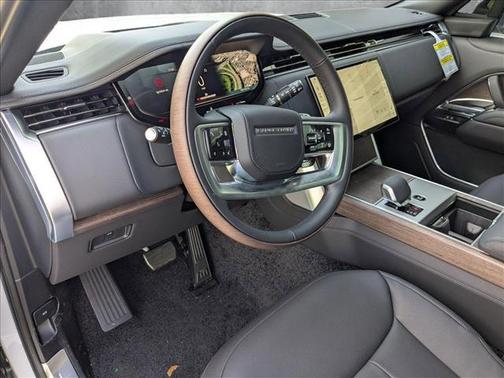 2025 Land Rover Range Rover P400 SE 7 Seat