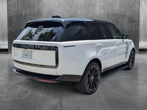 2025 Land Rover Range Rover P400 SE 7 Seat