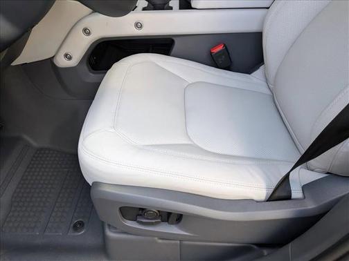 2026 Land Rover Defender P400 X-Dynamic SE