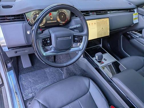 Fuji White 2026 Land Rover Range Rover P400 SE 7 Seat