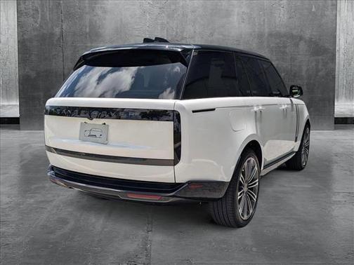 2025 Land Rover Range Rover P400 SE